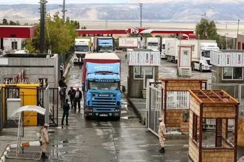 صف معطلی کامیون ها در مرز بازرگان از 3 ماه قبل حذف گردیده است