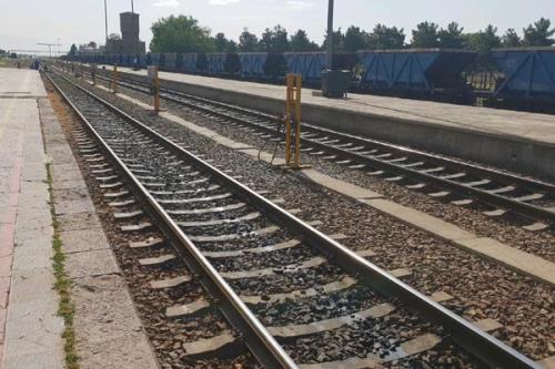 تکمیل پروژه راه آهن بوشهر - شیراز را با جدیت دنبال می نماییم