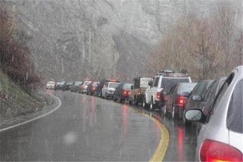 جاده چالوس امروز بارانی است